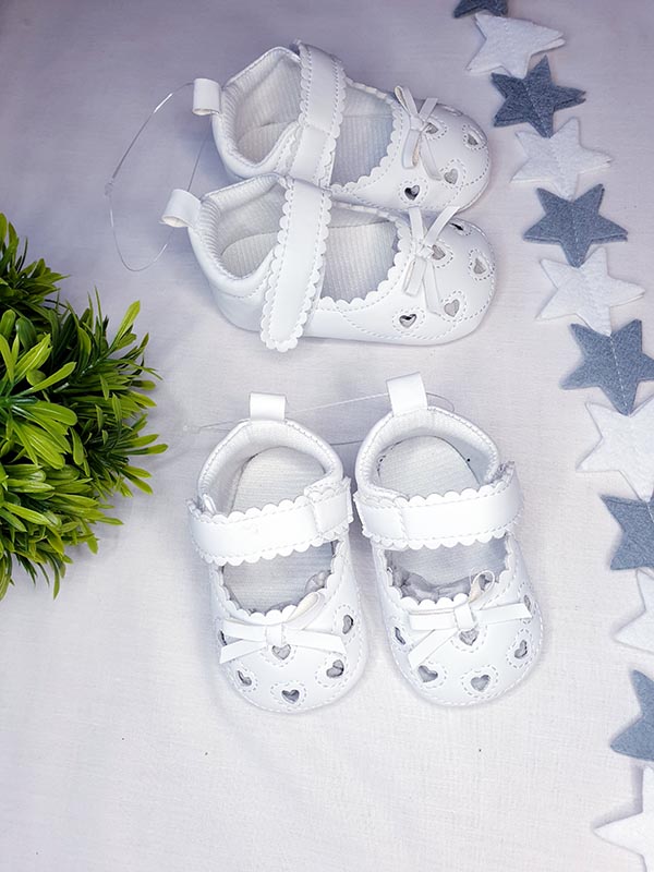 White leatherette shoes White leatherette shoes